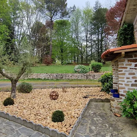 לינה וארוחת בוקר My Lilifab Saint-Saud-Lacoussière